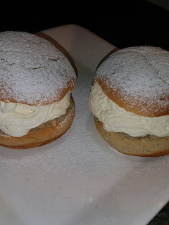 صورة لوصفة كعكة الكريمة السويدية/semlor