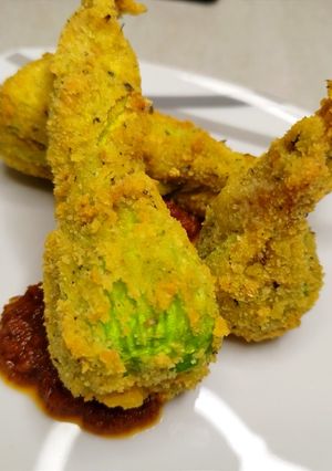 Foto di Fiori di zucca, ricotta, alici e capperi