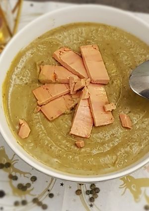 Une photo de °Velouté de lentilles et copeaux de foie gras °