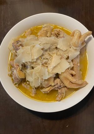 Hình của món Canh gà măng chua Hoà Bình.