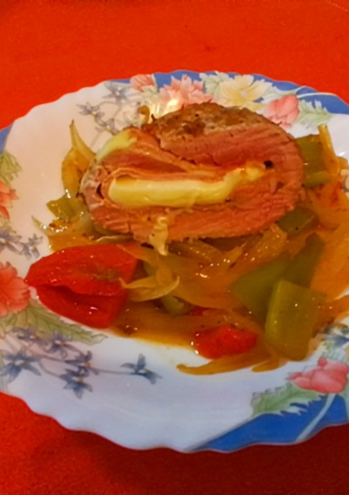 Una foto de Solomillo relleno de jamón York y queso