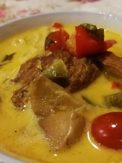 A picture of Vegetarian Red Curry with Roasted Duck (Jay).