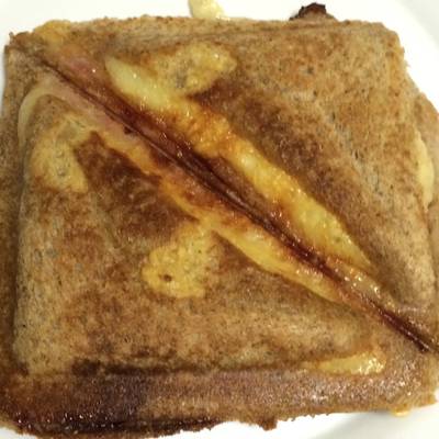 Tostado de jamón y queso en sandwichera Receta de cata69- Cookpad