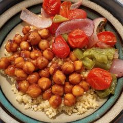 A picture of BBQ roasted chickpea bowls (vegetarian / vegan).