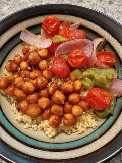 A picture of BBQ roasted chickpea bowls (vegetarian / vegan).