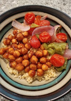 A picture of BBQ roasted chickpea bowls (vegetarian / vegan).