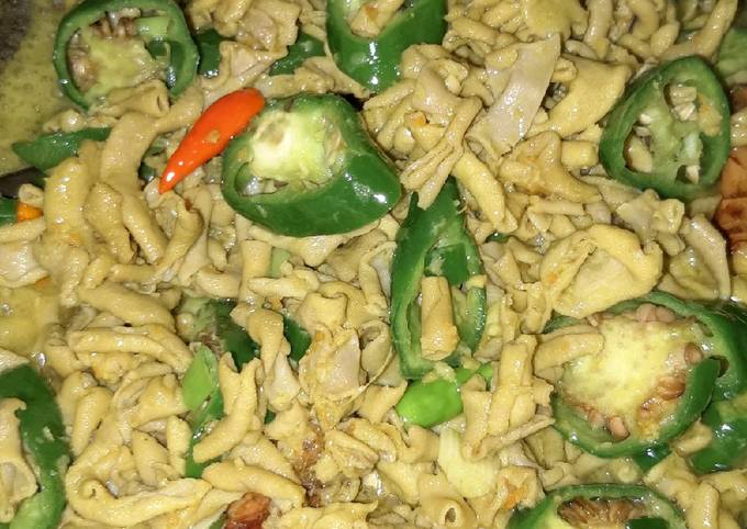 Bagaimana Menyiapkan Oseng usus ayam cabe hijau Anti Gagal