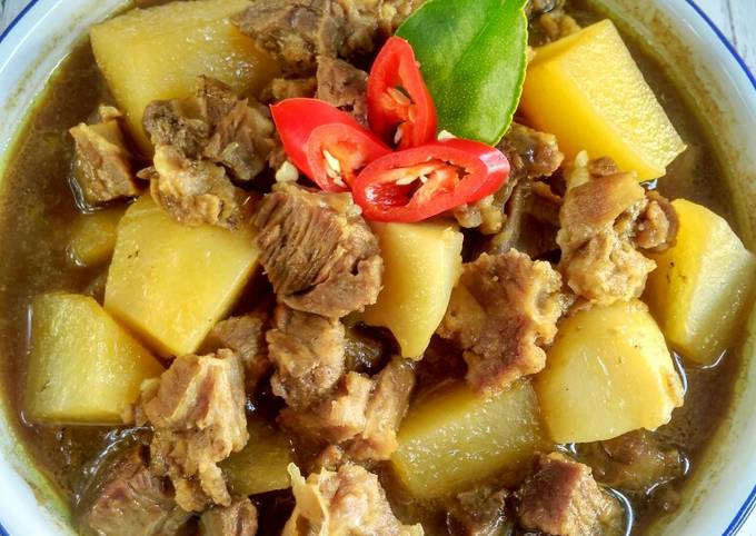 Semur daging dan kentang