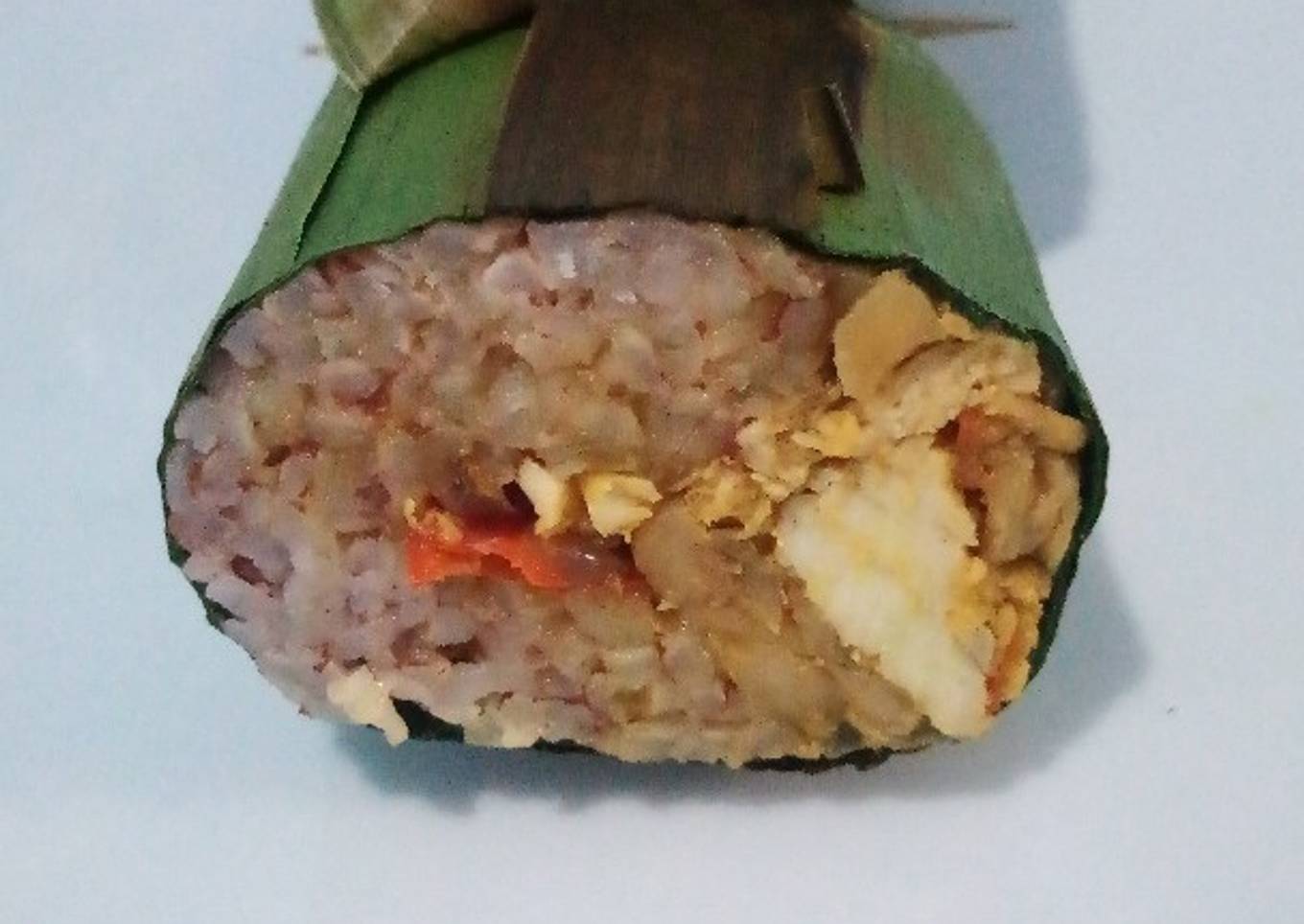 Nasi merah bakar ayam suwir