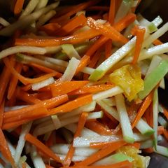 A picture of Apple and Carrot Salad.