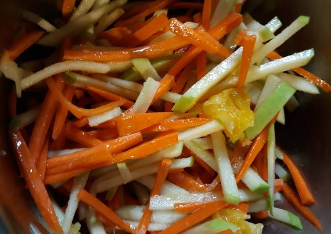 Step-by-Step Guide to Prepare Favorite Apple and Carrot Salad
