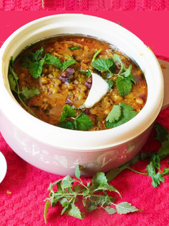 பச்சை பயறு கிரேவி (MOONG DAL MUGHLAI, MOONG DAL MAKHANI) செய்முறை முக்கிய புகைப்படம்