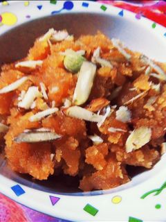 मूंग दाल हलवा (Moong Dal halwa recipe in Hindi) रेसिपी मुख्य फोटो