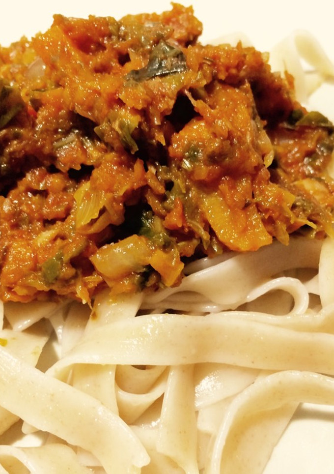 Una foto de Pasta al "pesto rojo"