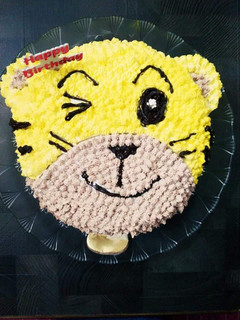 A picture of Pineapple flavour teddy cake.