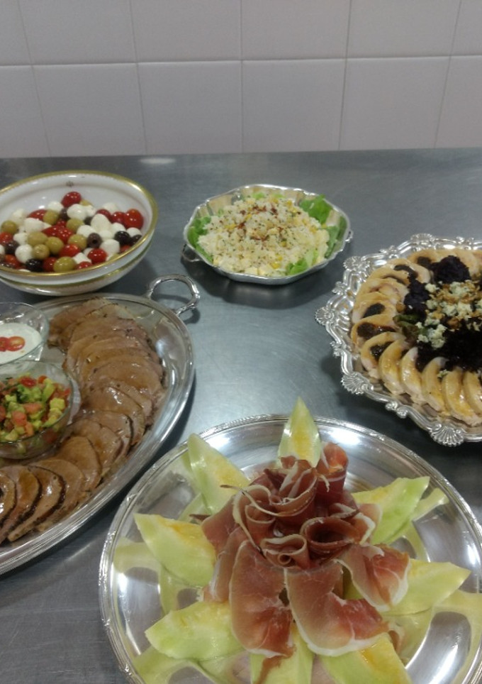 Una foto de Mesa Navideña de noche buena
