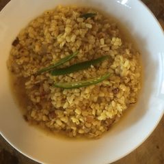 A picture of Safed Urad Dal (whole white Urad Dal).