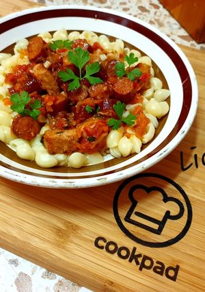 O poză a rețetei Paste cu carne, cârnați și legume.