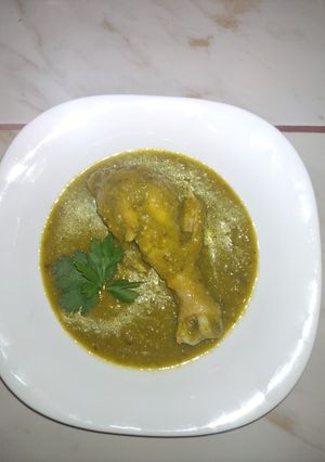 Una foto de Pollo en salsa verde