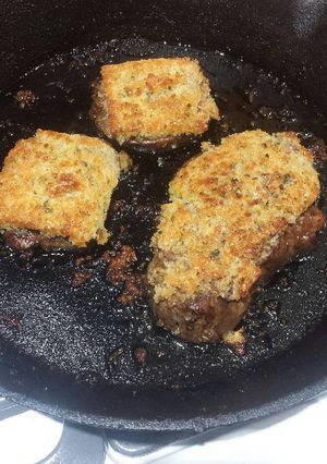 A picture of Beef tenderloin with smoked gouda crust.