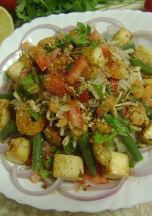 A picture of Som Tam (Thai Green Papaya Salad).