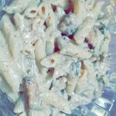 A picture of White sauce pasta.