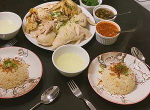 Hình của món Cơm gà Hải Nam.