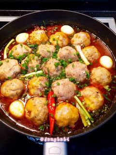 Hình của món Thịt viên bọc trứng cút sốt cà chua 🍅.