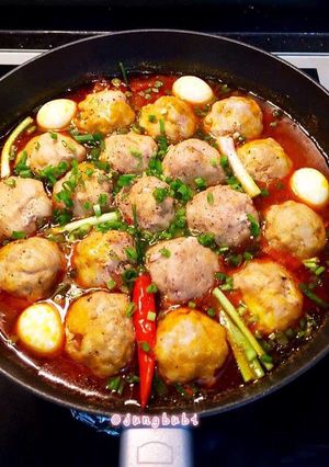 Hình của món Thịt viên bọc trứng cút sốt cà chua 🍅.