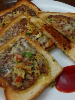 A picture of Cheesy bread omelette.