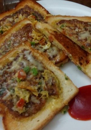 A picture of Cheesy bread omelette.