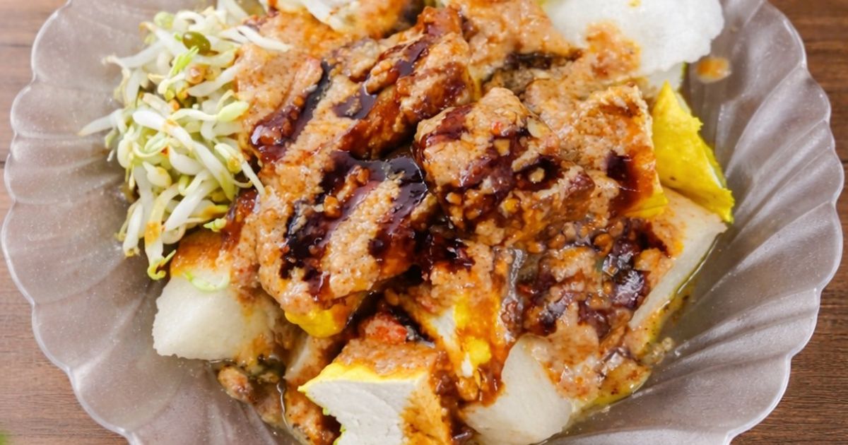 Kupat Tahu Gurih Bumbu Kacang