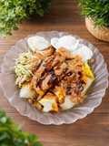 Kupat Tahu Gurih Bumbu Kacang