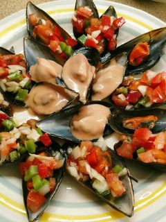 Una foto de Mejillones a la vinagreta con salsa rosa