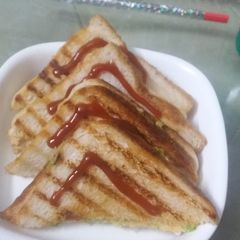 A picture of Creamy Bread Sandwich.