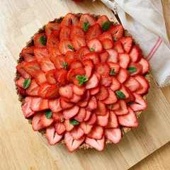 รูปของ Vegan strawberry vanilla kedelai tart #dairyfree #refinedsugarfree #eggless