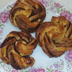 A picture of Cinnamon roll bread.