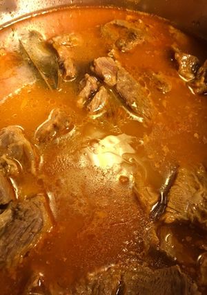 Una foto de BIRRIA HUEVONA (de res)