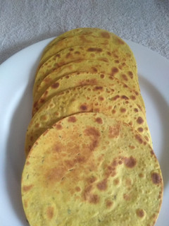 A picture of Methi khakra.