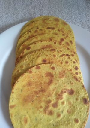 A picture of Methi khakra.