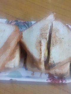 आलू सैंडविच (Aloo sandwich recipe in Hindi) रेसिपी मुख्य फोटो