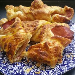 A picture of Mama’s cheese and bacon wraps.