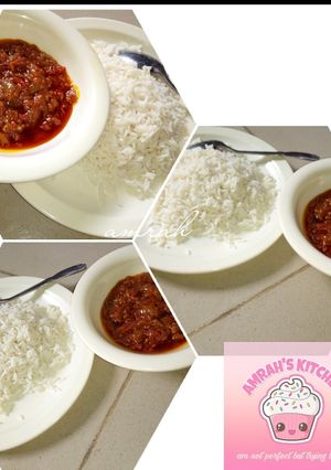 A picture of White rice and sauce.