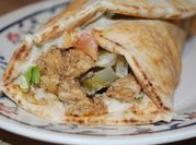 Una foto de shawarma de carne