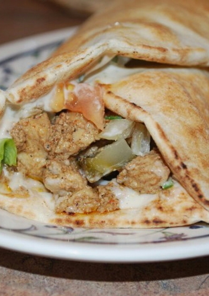 Una foto de Shawarma de pollo