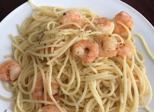 Una foto de Spaguetti con camarón 🍤 Facilísimo