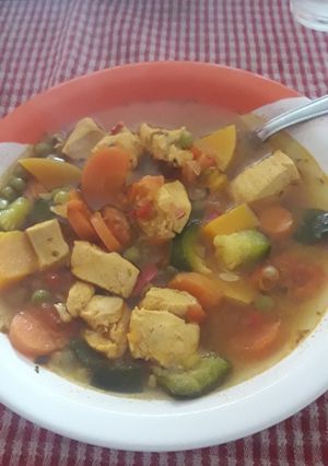 Una foto de Cazuelita de pollo y verduras