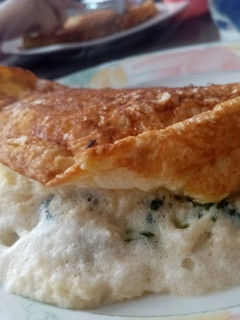 Una foto de Omelette soufflet rellena
