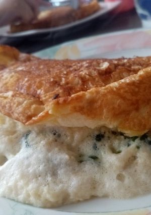 Una foto de Omelette soufflet rellena