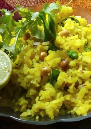 महाराष्ट्रातील फेमस कांदा पोहा रेसिपी चे मुख्य फोटो 